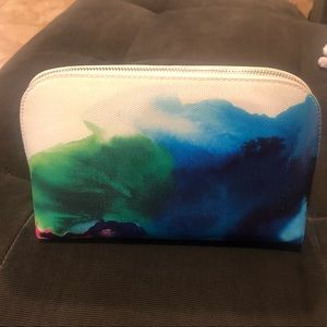 La Mer cosmetic bag